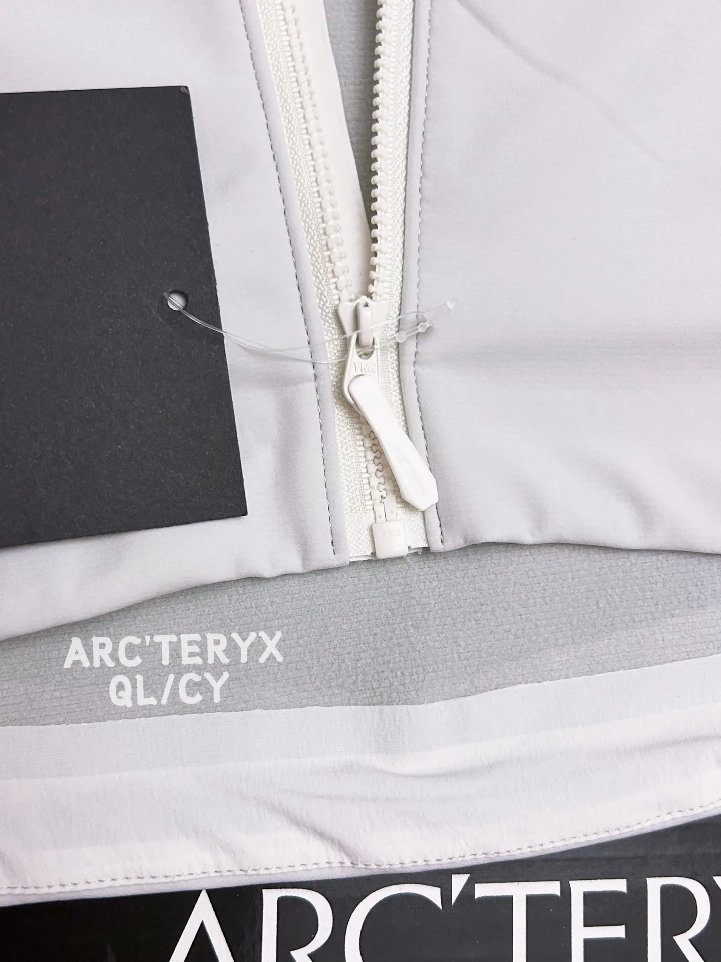 F 12 Arcteryx GAMMA MX HOODY ARC'TERYX ， + ， ！ ✅ • Classic Black： ， ， • ： ， ， • ： ， ， • ： ， ， ✅ • ， • Breathable， ， • + ， • ： Logo+ ， ✅ Versatile 、 、leggings ！ 、 、 、 ， N ！ / / ！
